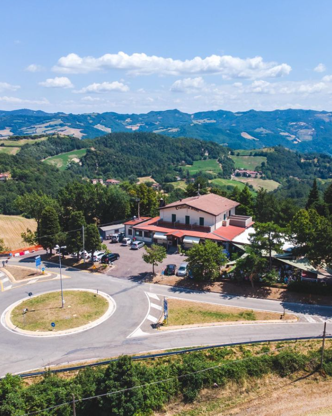 Aperitivo al bancone della Trattoria Damì