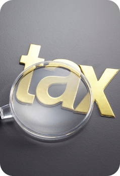 Coffee cup and muffin on a wooden cafe table
