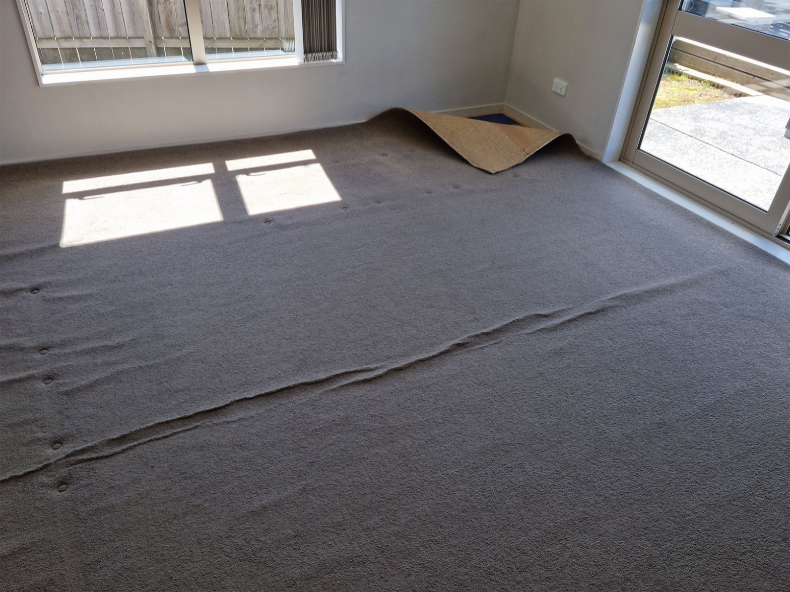 Room carpet with major ripple before restretching